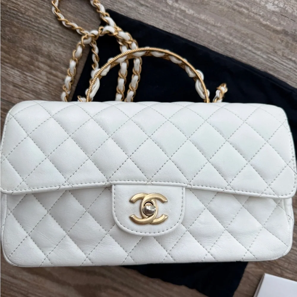 CHANEL Quilted White Shoulder Bag with Gold Hardware - Picture 12 of 16